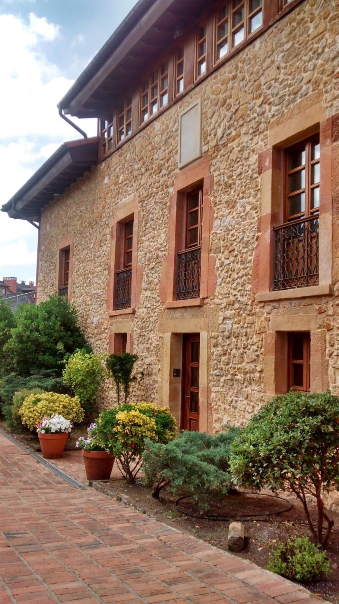 Hotel Palacio De La Vinona Oviedo Exteriör bild